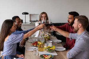 Timeleft: Marque um Jantar e Conheça pessoas